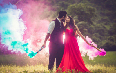 How should couples pose in pre wedding shoots and weddings?