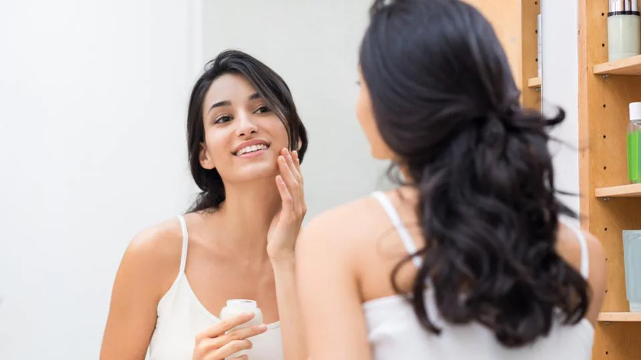 Read more about the article How To Glow Skin Before Pre Wedding Shoot