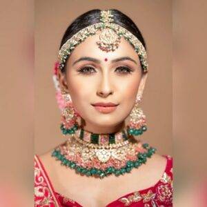 Read more about the article Things To Keep In Mind While Booking A Makeup Artist.