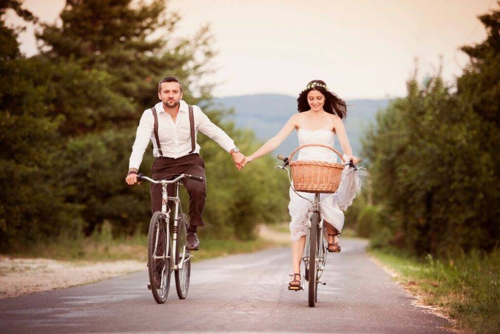 romantic ride, Newlyweds